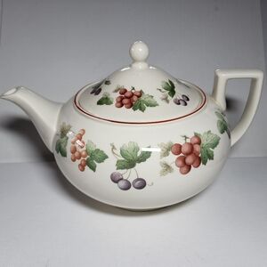 WEDGWOOD Queen's Ware Vintage "Provençe" Teapot With Fruit Design